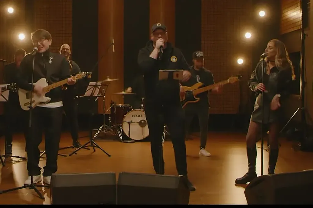 Видео группы Купание обезьяны в тёплой воде